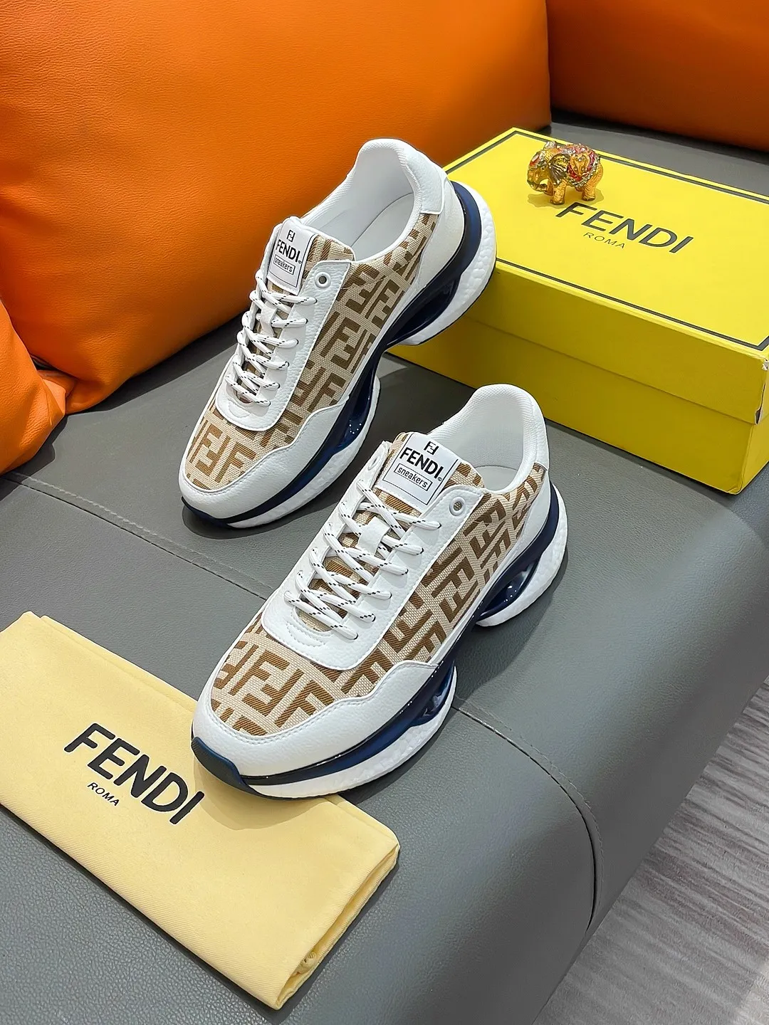 Men's shoes FENDI "Fendi" P440 Regular size: 38-44 (casual shoes) Product materials: Selected cowhide upper, soft sheepskin lining; original outsole.